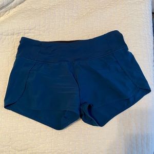 LULU LEMON SPEED UP SHORTS SIZE 6